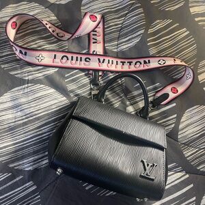 Small Crossbody gently , used Louis Vuitton bag